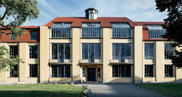 Der Bau in Weimar stammt vom Jugendstilarchitekten Henry van de Velde. Foto: Tillmann Franzen/VG Bild-Kunst,