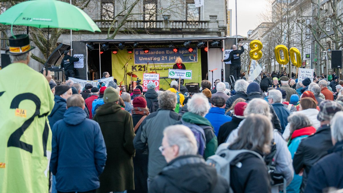 Einleitende Worte von Moderatorin Angelika Linckh.