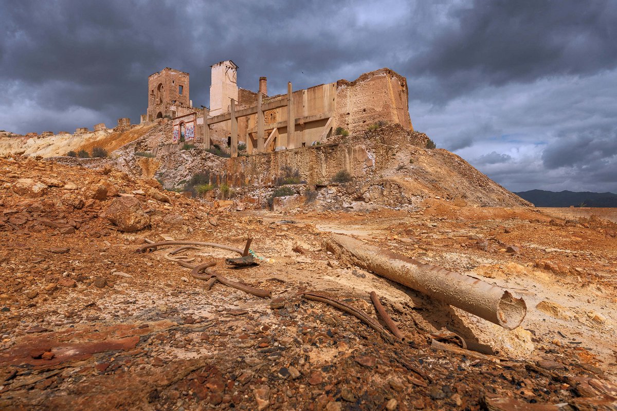 Spanische Industrieruine: das Minengelände von Mazarrón. Im Bild sind die Überreste einer Förder- und Sortieranlage. Foto: Christoph Hermann
