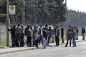 An der Bushaltestelle in Meßstetten.