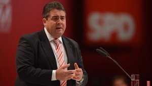 Schlägt sich die Nächte um die Ohren: SPD-Vorsitzender Sigmar Gabriel. Foto: Marco Urban /SPD
