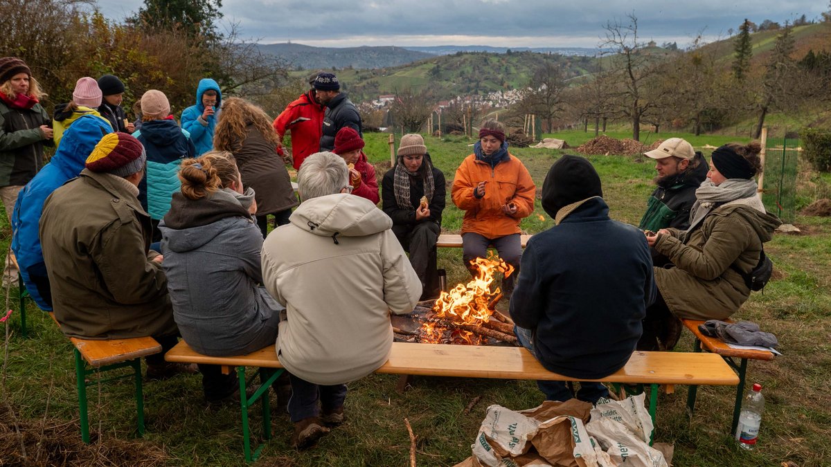 Pause am wärmenden Feuer, ...
