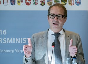 Plaketten-Verweigerer: Alexander Dobrindtt.