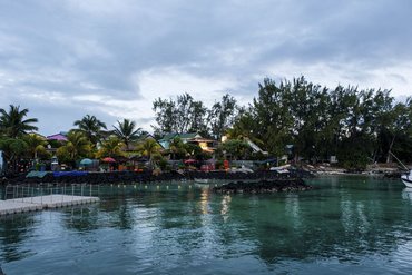Oh, du schöne Karibik! Aber irgendwas ist da im Busch.