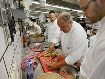 Vincent Klink in seiner Küche.