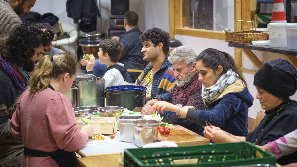 Gemeinschaftserlebnis Gemüseschnippeln.