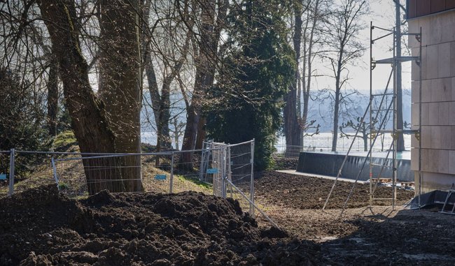 Das Resort grenzt direkt ans Seeufer – wo eigentlich ein öffentlicher Weg entstehen soll. Das Resort grenzt direkt ans Seeufer – wo eigentlich ein öffentlicher Weg entstehen soll.