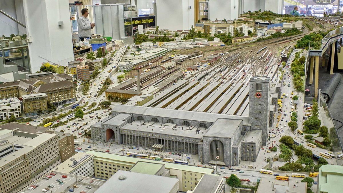 Auf 180 Quadratmetern breitet sich die Anlage aus. Foto: Joachim E. Röttgers