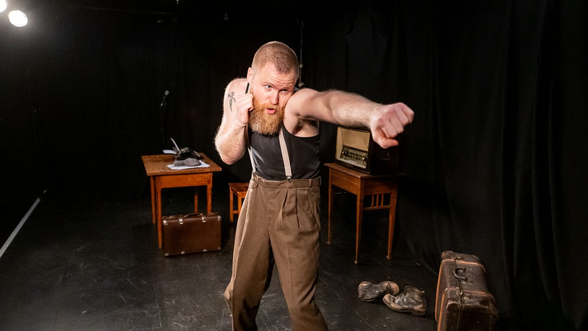 Beim Roma-Tag-Festival im Theater am Olgaeck spielt Antonio Vaca Lagares einen Freund des Sinto-Boxers Johann Rukeli Trollmann. Foto: Jens Volle