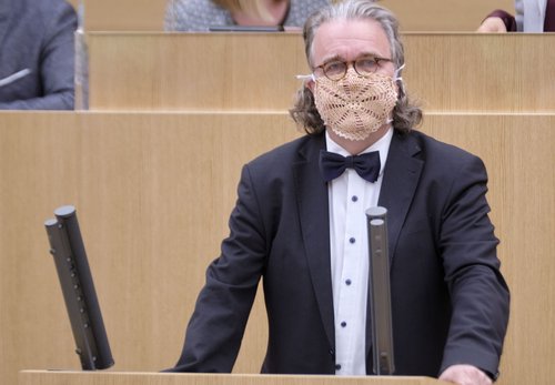 Heinrich Fiechtners Auftritt gegen die Maskenpflicht, April 2020. Der Ex-AfDler kandidierte bei der Kommunalwahl 2019 für das "Bündnis Zukunft Stuttgart 23". Foto: Joachim E. Röttgers
