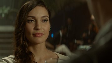 Femme fatale par excellence: Gina (Hania Amar).