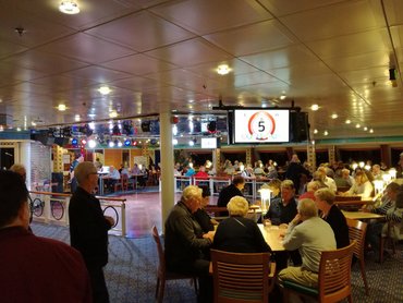 Bingo im Schiffsbauch.