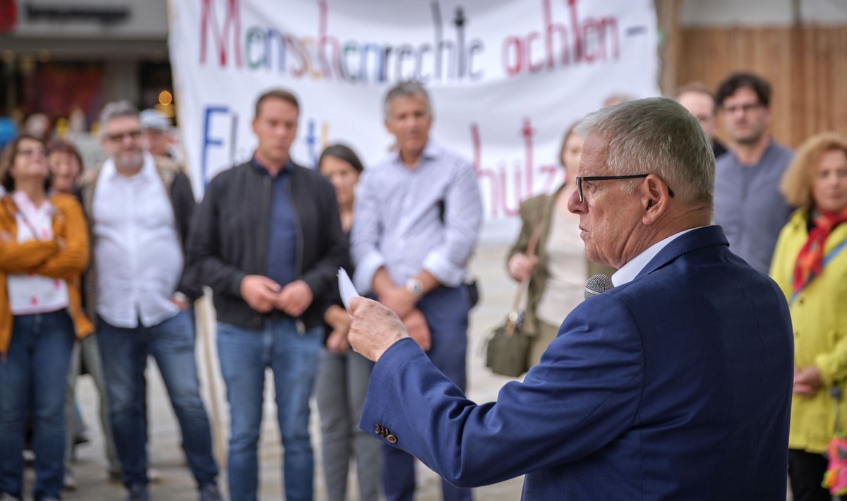 Ex-Oberbürgermeister Fritz Kuhn (Grüne) auf der Kundgebung "Stuttgart bleibt solidarisch", 21. Juli 2023. 
