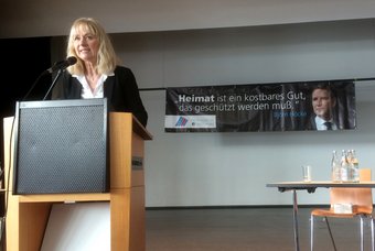 ... innen AfD. Vorne Christina Baum, hinten Björn Höcke. Fotos: Kontext