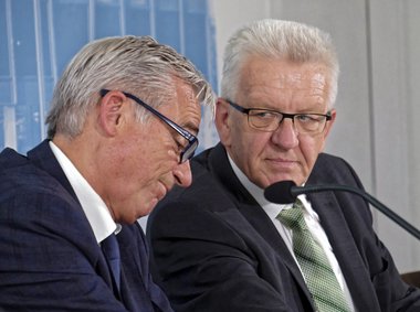 Einzelfallhelfer im Geiste: Thomas Strobl und Winfried Kretschmann. Foto: Joachim E. Röttgers