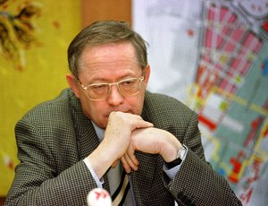 "Charme einer Büroklammer": Ulrich Müller. 