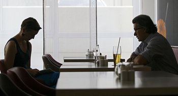 Kizilhan im Gespräch mit Kontext-Autorin Stefanie Järkel. Foto: Joachim E. Röttgers