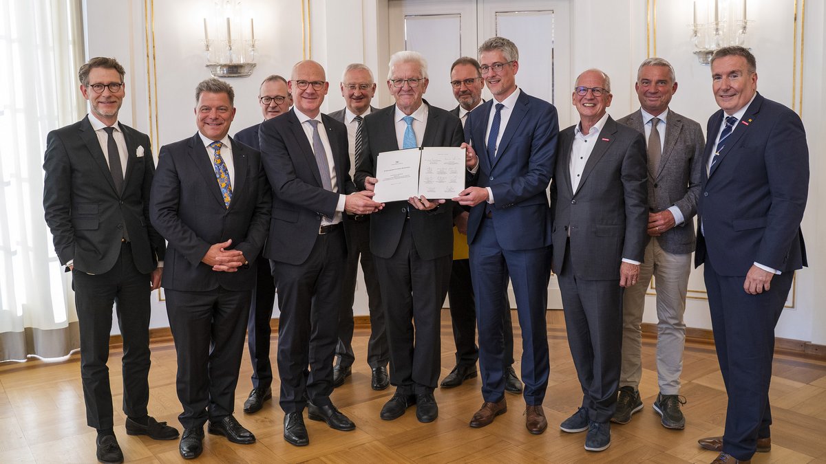 Ein Hauch von Old Spice: Männersache Entlastungsallianz, Juli 2023. Foto: Staatsministerium Baden-Württemberg