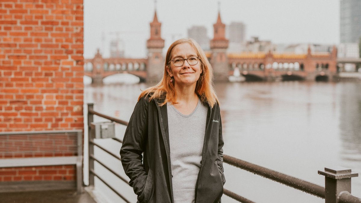 Trotz Beleidigungen, Drohungen, Klagen: Heike Kleffner schreibt seit Jahrzehnten über rechte Netzwerke. Foto: Martin Neuhof