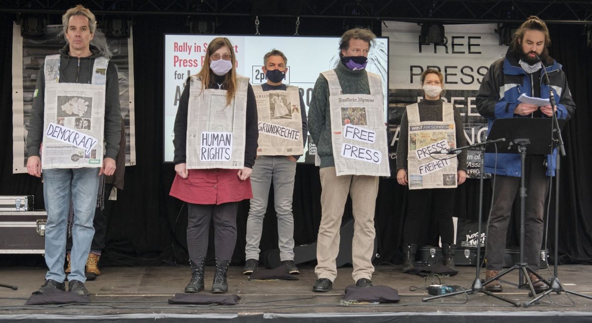 Vergangenen Samstag in Stuttgart: Bühne frei für Menschenrechte, Demokratie und Pressefreiheit. Fotos (mehr mit Klick auf den Pfeil): Joachim E. Röttgers