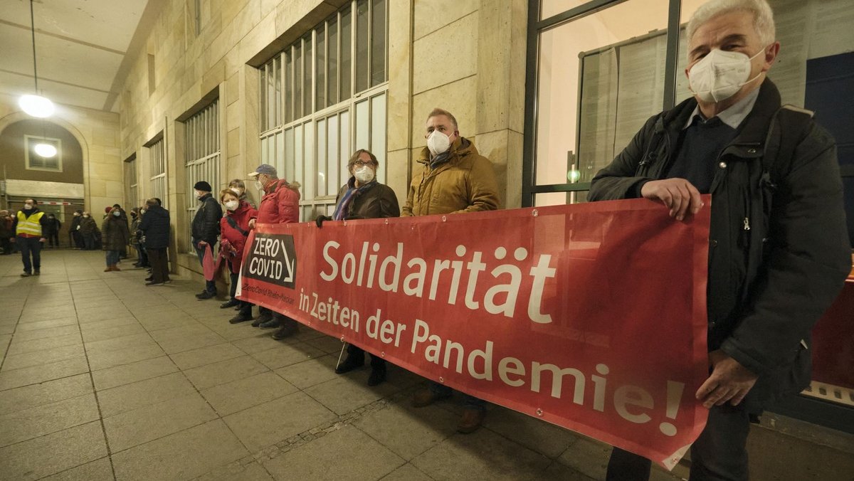 Gegen das Virus, für Solidarität: die Initiative Zero Covid Mannheim. Gegen das Virus, für Solidarität: die Initiative Zero Covid Mannheim.