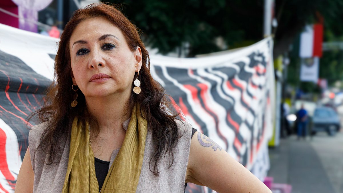 Geru Aparicio Aviña bei der Dauermahnwache in Mexiko-Stadt, die an die steigende Gewalt gegen Frauen erinnert. Fotos: Montserrat Bustos Cardona