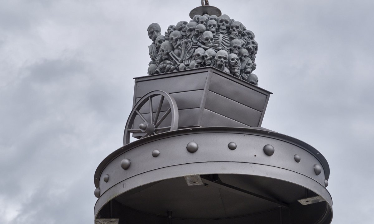 Stück für Stück wächst die Skulptur – nach sechs Stunden ist sie zusammengesetzt. 