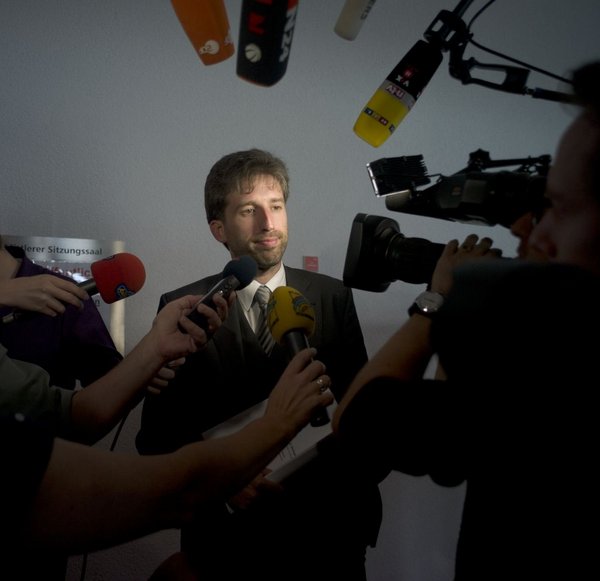 Sommer 2011: Palmer steht beim Stresstest zu Stuttgart 21 im Rampenlicht. Sommer 2011: Palmer steht beim Stresstest zu Stuttgart 21 im Rampenlicht.