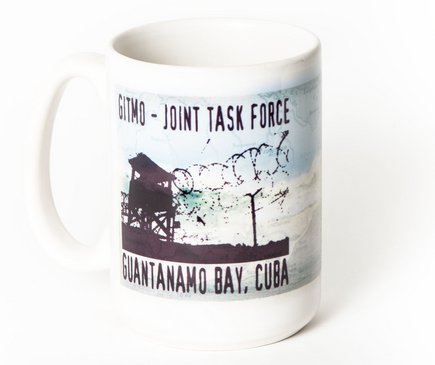 Was bleibt? Merchandise. Foto: Debi Cornwall