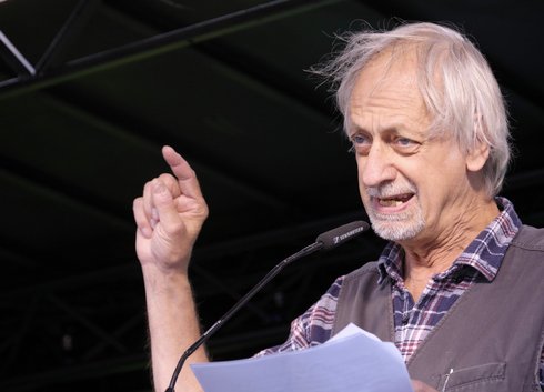 Winfried Wolf auf der Montagsdemo. Foto: Joachim E. Röttgers