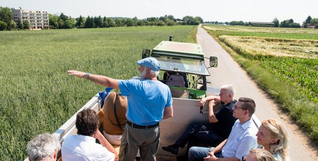 Auf dem Trecker Hofgeschichte erfahren.