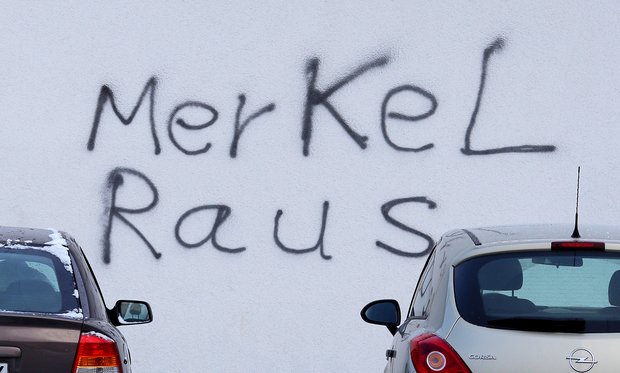 Deutsch mit Rechtschreibschwäche: Hetzparole an Hauswand in Radeberg.