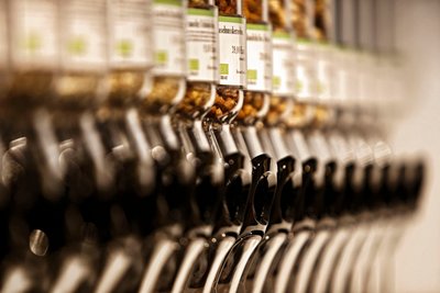 Kommen von weit her: Bio-Haselnusskerne. Foto: Joachim E. Röttgers