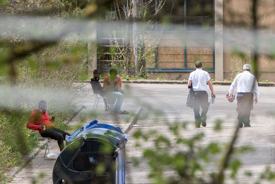 Maskenfrei oder Maske unten: Sowohl Bewohner ...