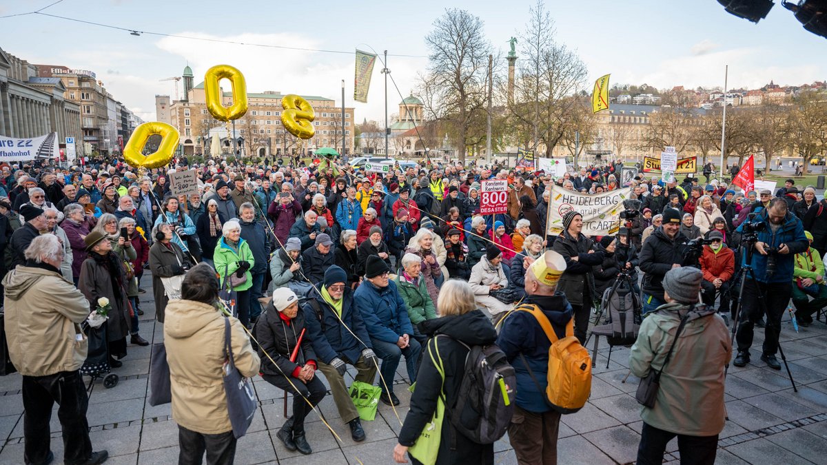 Viele sind schon seit den Anfängen der S-21-Montagsdemos im Jahr 2009 dabei.