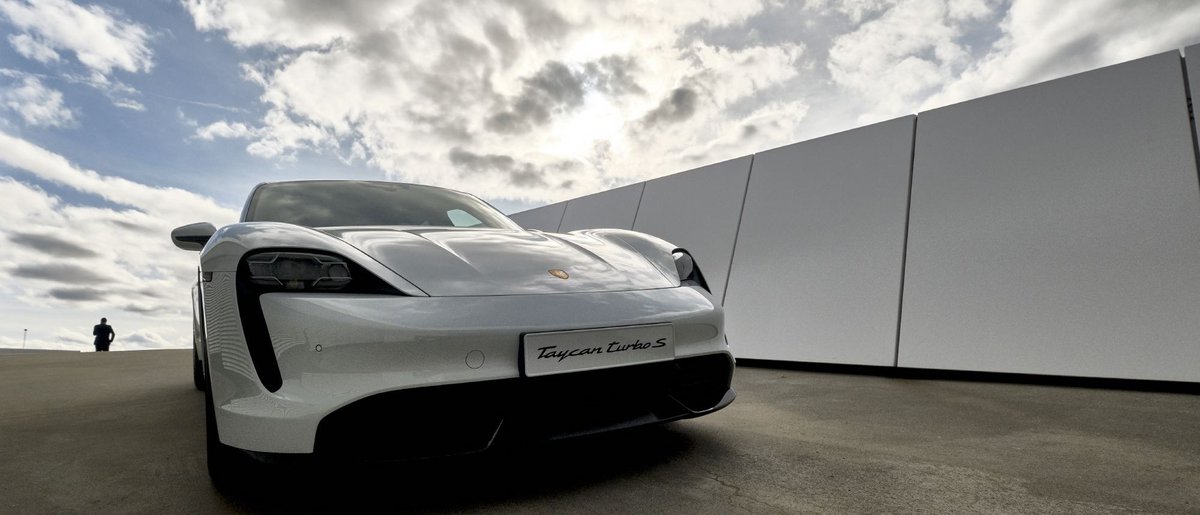Straßenuntauglich, zukunftsunfähig und bei Porsche das Nonplusultra: Elektrogeschoss mit über 700 PS, in neun Sekunden auf 200. Fotos: Joachim E. Röttgers 