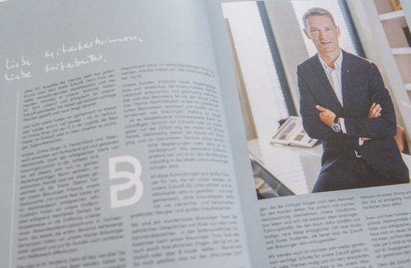 Breuninger-CEO Holger Blecker in der Mitarbeiterzeitschrift "der interne" vom Dezember 2019. Breuninger-CEO Holger Blecker in der Mitarbeiterzeitschrift "der interne" vom Dezember 2019.