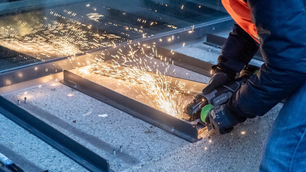 Das kann weg: Dank zivilgesellschaftlichem Engagement wurde die Stuttgarter Lautenschlagerstraße etwas gemütlicher. Fotos: Jens Volle Das kann weg: Dank zivilgesellschaftlichem Engagement wurde die Stuttgarter Lautenschlagerstraße etwas gemütlicher. Fotos: Jens Volle