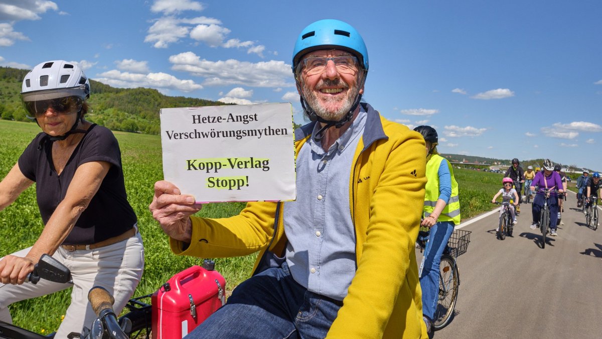 Fahrraddemo zum Kopp-Verlag – mehr Fotos von der Aktion mit Klick auf den Pfeil.