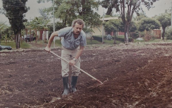 Karl Jäger beim tatkräftigen Aufbau des Sozialismus in Nicaragua in den 1980ern. Foto: privat