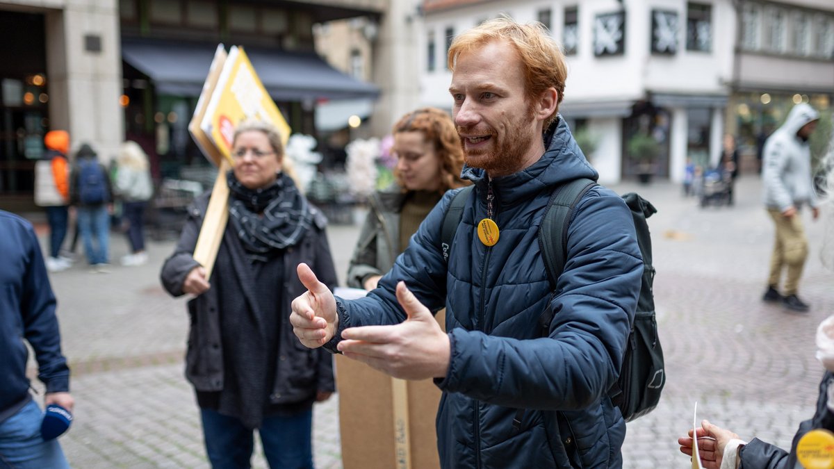 Bis zuletzt kämpfte SÖS-Stadtrat Hannes Rockenbauch fürs Bürgerbegehren um jede Stimme. Fotos: Julian Rettig
