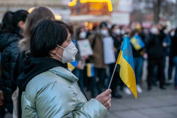 Ukrainerinnen und Ukrainer demonstrieren am Donnerstag für Frieden.