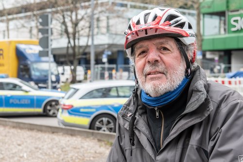 Dass die Polizei ihn bestraft und nicht maskenlose Demonstrierende, findet Joachim Schlegel reichlich merkwürdig. Foto: Jens Volle Dass die Polizei ihn bestraft und nicht maskenlose Demonstrierende, findet Joachim Schlegel reichlich merkwürdig. Foto: Jens Volle