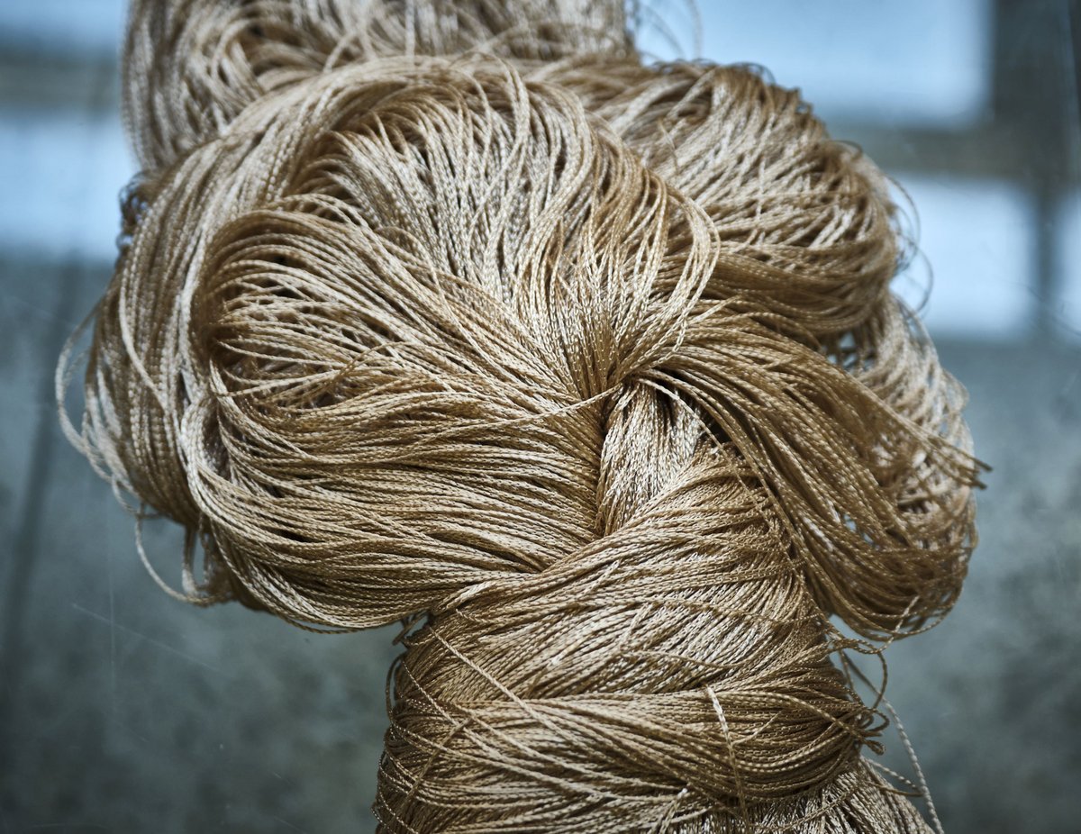 ... gebunden wie Haarknoten. ... gebunden wie Haarknoten.