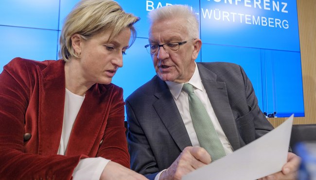 Wirtschaftsministerin Nicole Hoffmeister-Kraut, CDU, mit Ministerpräsident Winfried Kretschmann, Grüne.