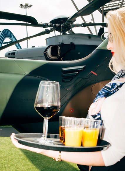 Kaltgetränk am Kampf-Heli, MSPO Expo, Polen 2016.