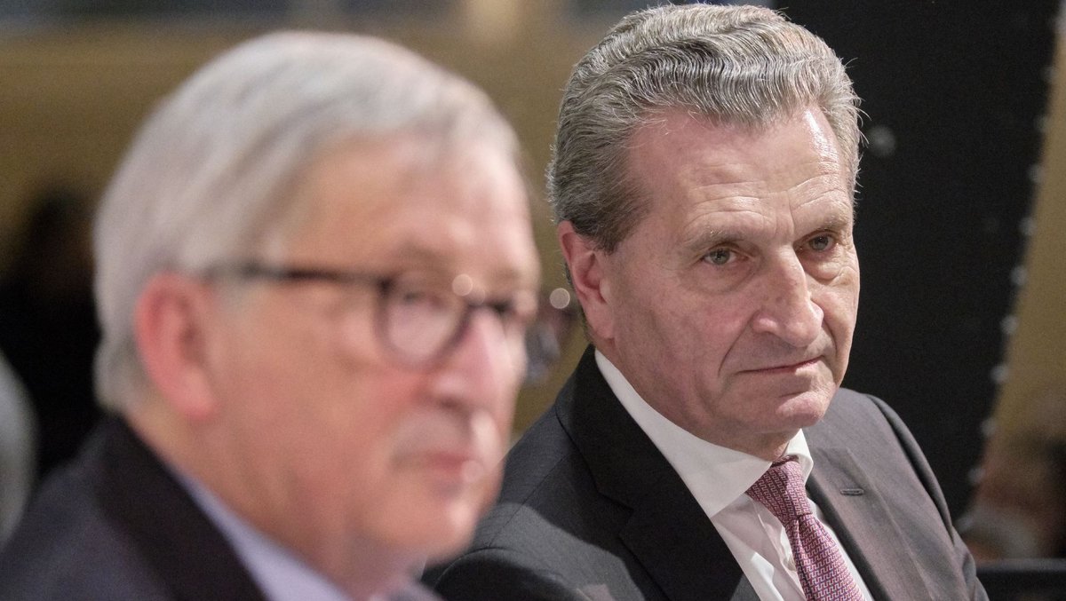 Günther Oettinger (rechts) sind die Karenzzeit-Lobbyregeln von Jean-Claude Juncker, Ex-Präsident der Europäischen Kommission, nicht so wichtig. Foto: Joachim E. Röttgers