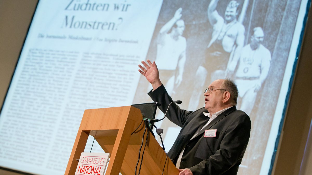 Kein Mann der leisen Töne: Werner Franke auf einem Doping-Symposium in Nürnberg, 2015. Foto: Daniel Karmann/dpa