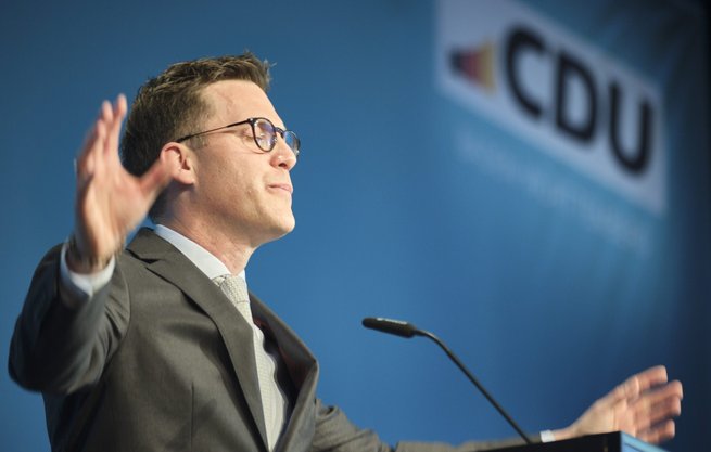 Mit Floskeln füttert Manuel Hagel die Parteitagseuphorie. Fotos: Joachim E. Röttgers