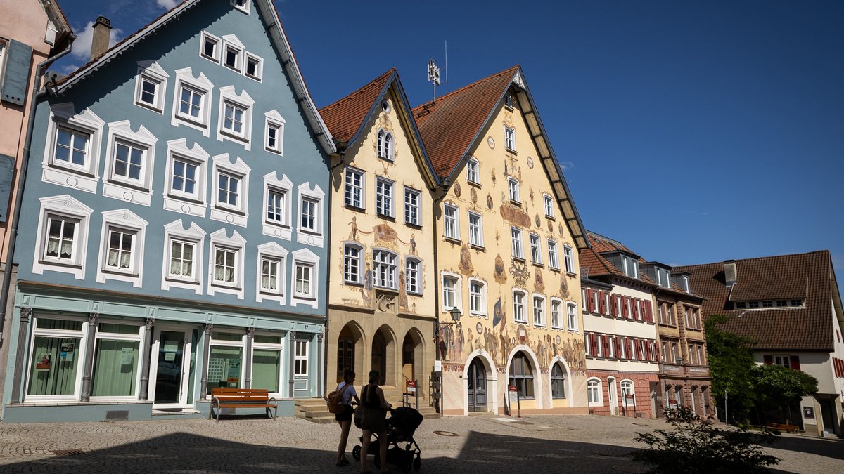Die prächtigen Rathäuser (18. Jahrhundert) würde die Mafia im Buch gerne entkernen und ein Hotel mit Spa reinpacken.